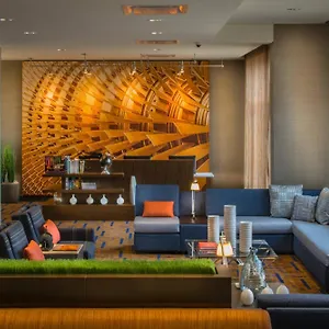 Courtyard By Marriott Airport Hotel